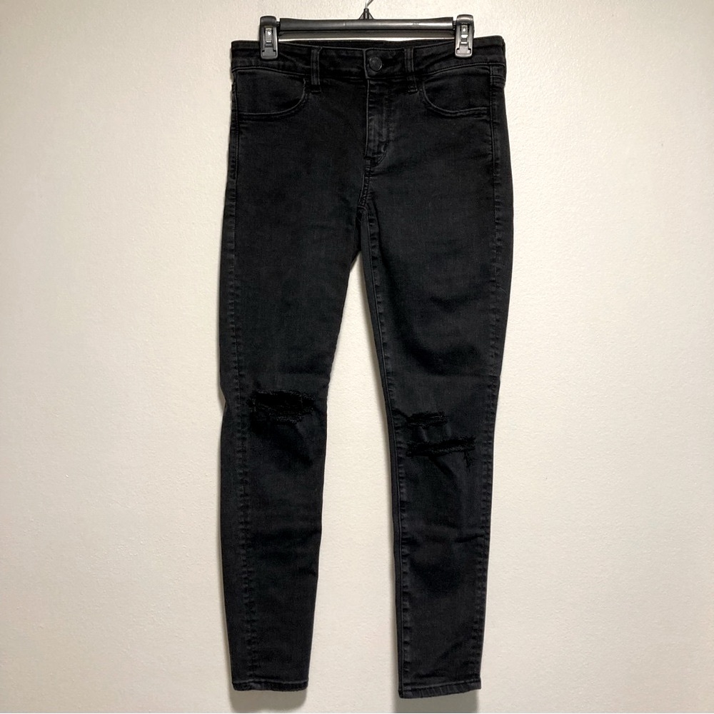 American Eagle skinny jeans, Next Level Stretch, Size 6, black, distressed knees